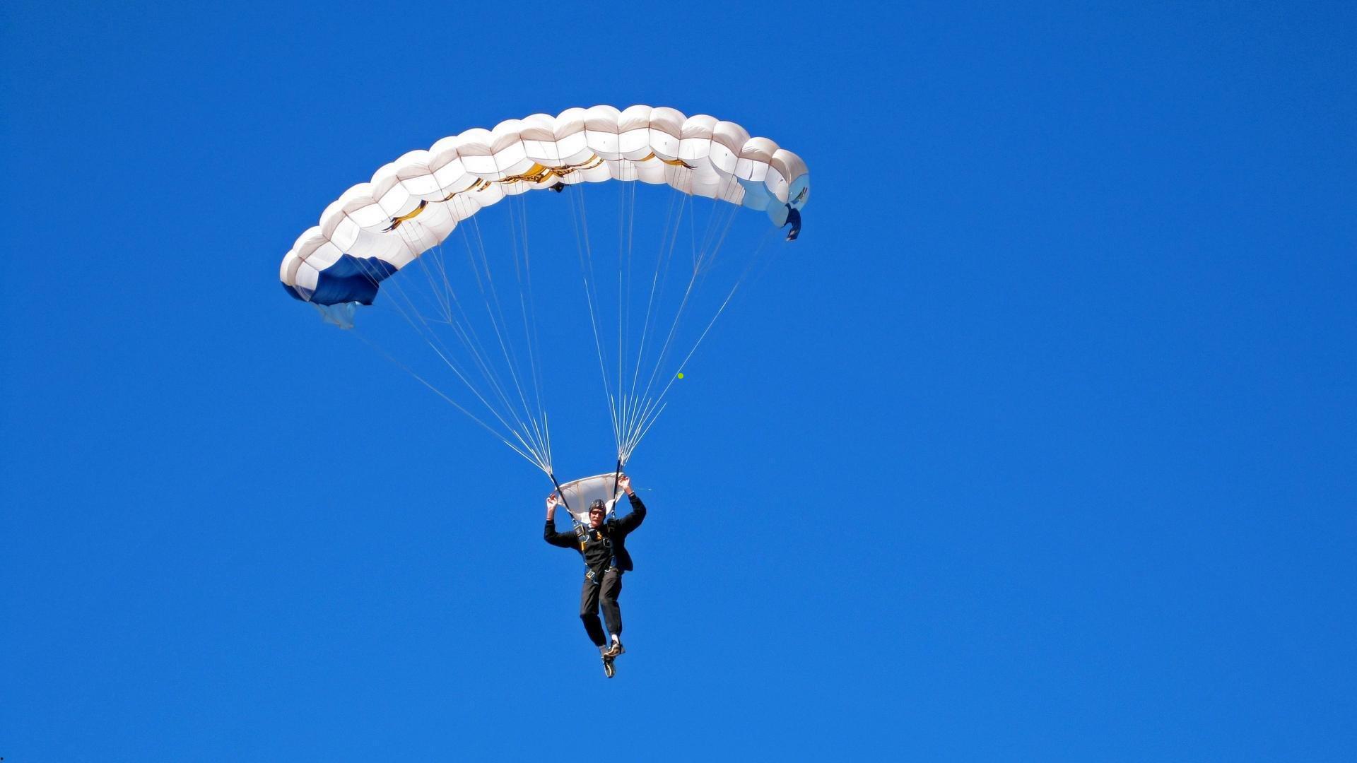 王一博香奈儿大秀追星成功与偶像A$AP合影