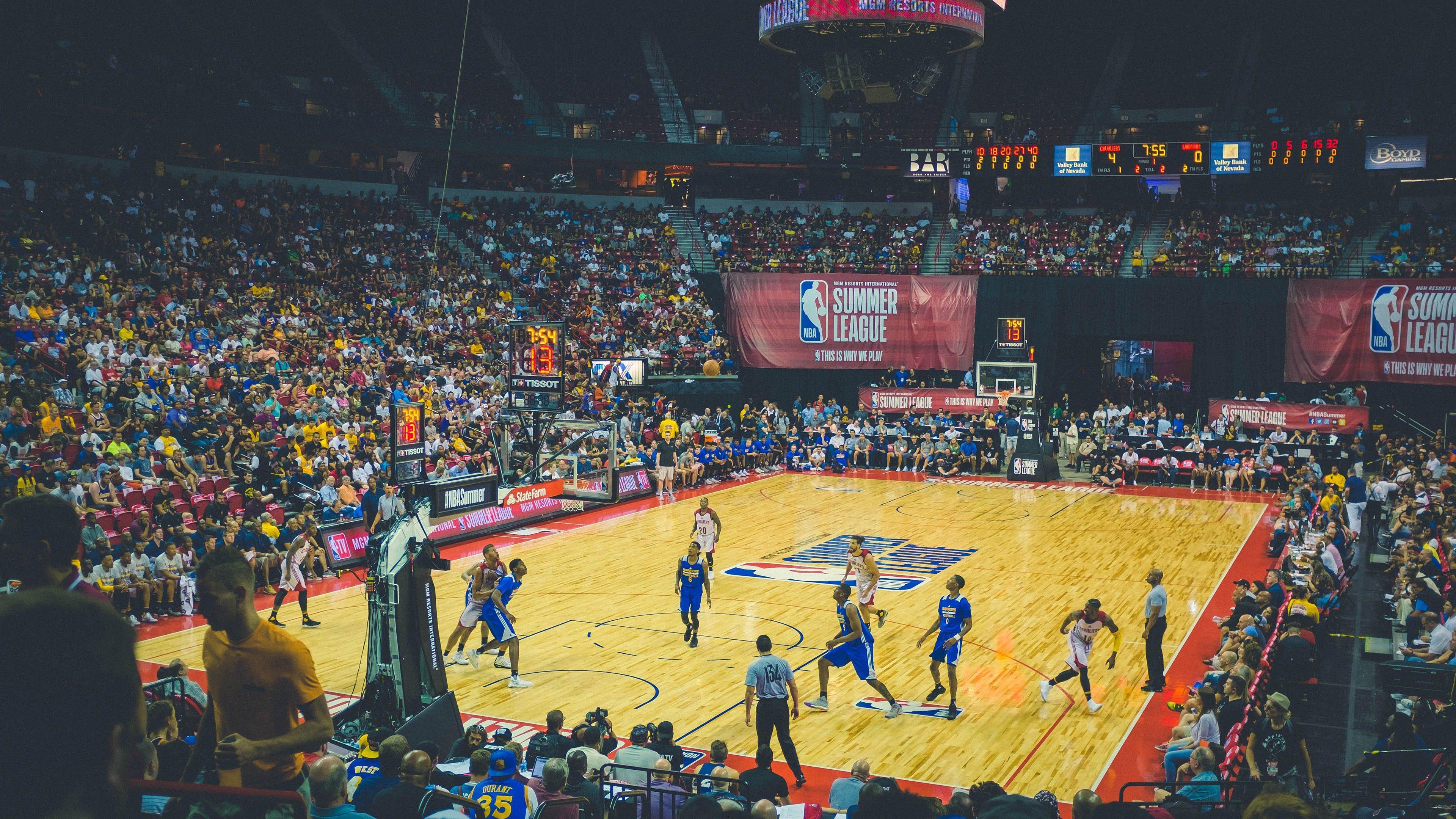 枪手传奇齐聚酋长球场 北伦敦德比赛前巨幅Tifo震撼亮相